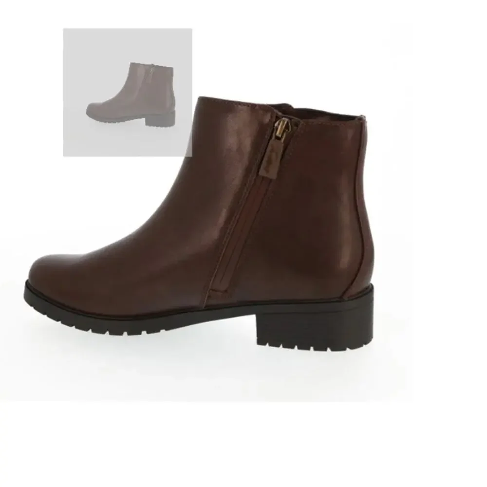 Trotters Margo Short Size Zip Bootie Size 9.5 NEW